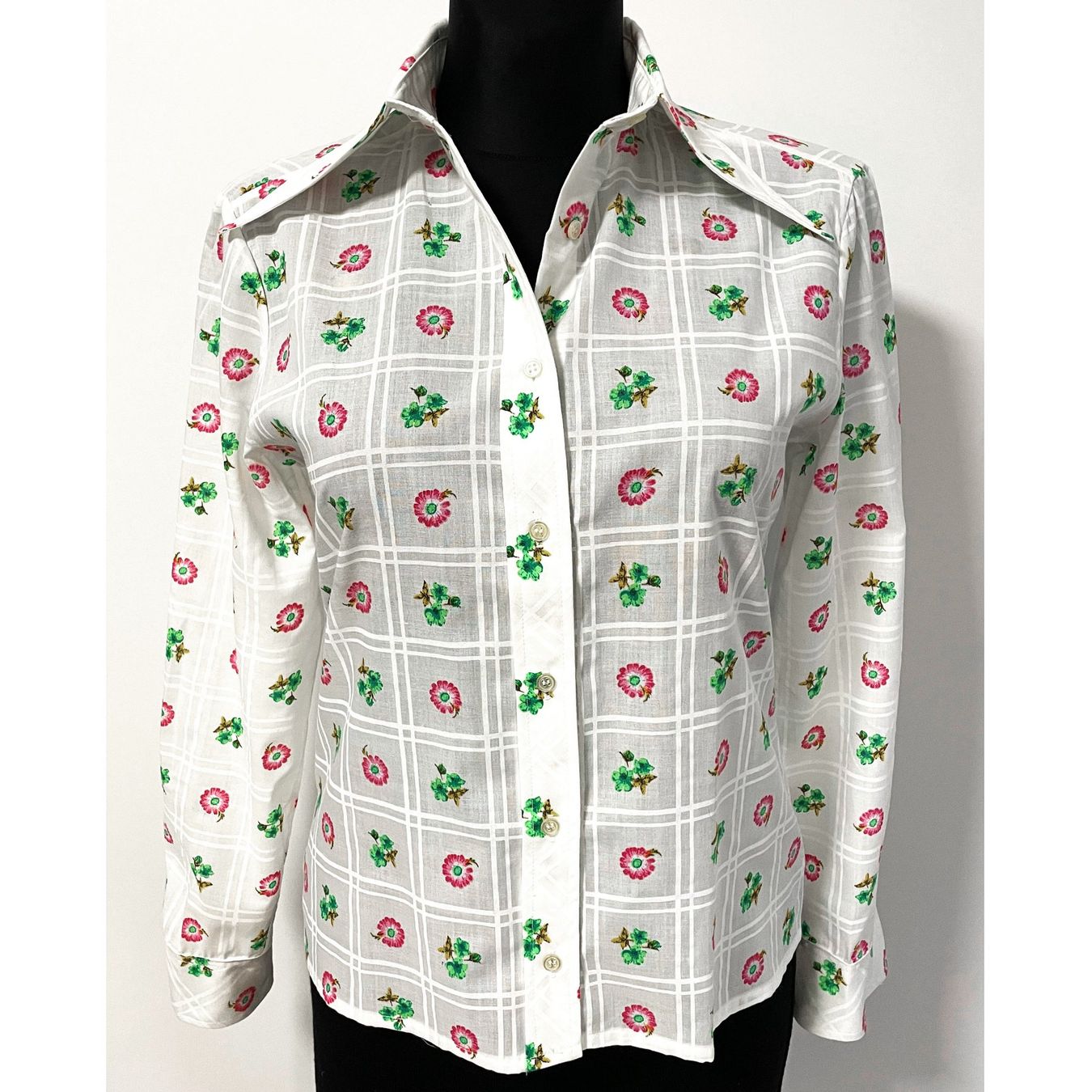 Camicette: Bluse weiss mit Blümchenmuster M/L VINTAGE 1970s – Nuovo (secondo la descrizione) da Brüttisellen venduto da Buxus 1