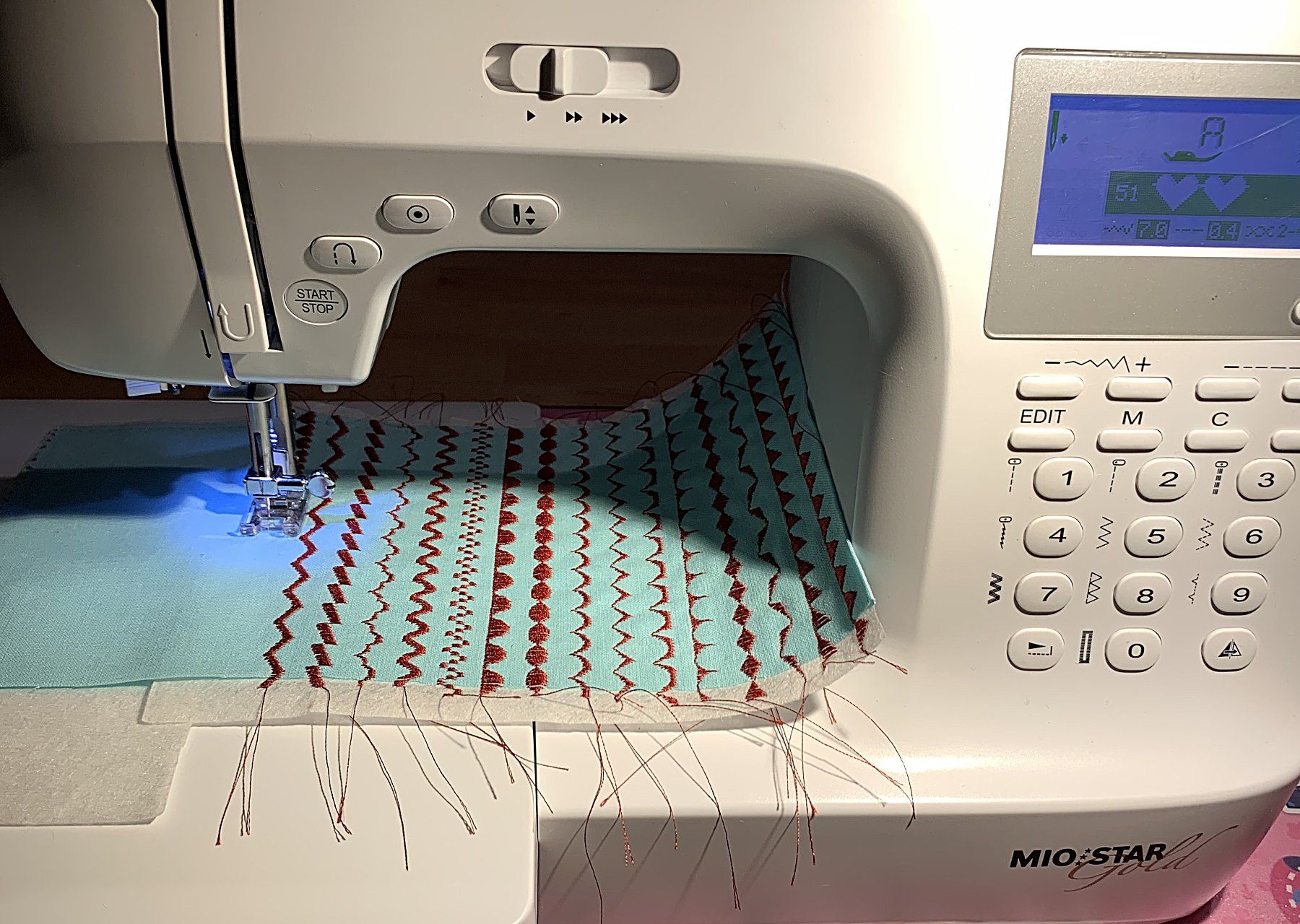 Mio Star Macchine da cucire: Computergesteuerte Näh/Stickmaschine MioStar Gold ab Service – Usato da Wetzikon ZH venduto da Hobbyschneiderin 4