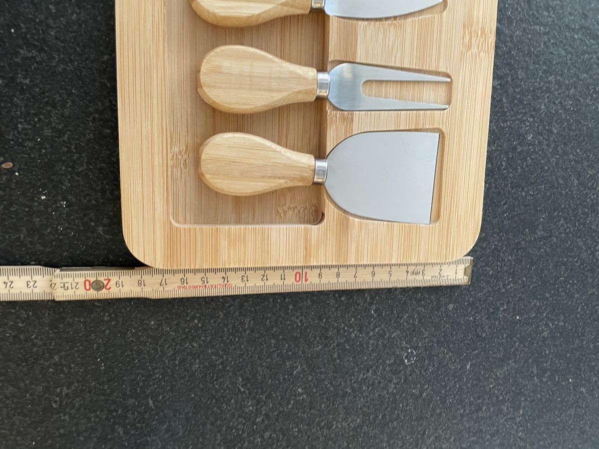 Plateaux: Käsebrett mit 3 Messern  neuwertig 36cm – Neuf (Voir description) à zürich par Michelbourquin 2