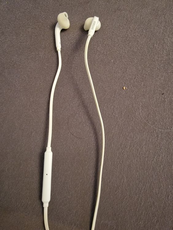 Samsung Kopfhörer: Samsung In-Ear Kopfhörer weiss günstig zu verkaufen – Gebraucht aus Wil SG von namaki
