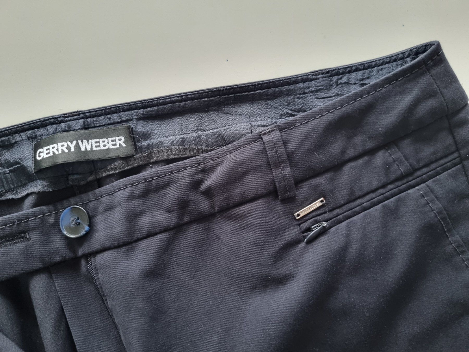 Gerry Weber Pantalons: Gr. 44 Hose Gerry Weber dunkelblau – D'occasion à Sutz par Dalilea 2