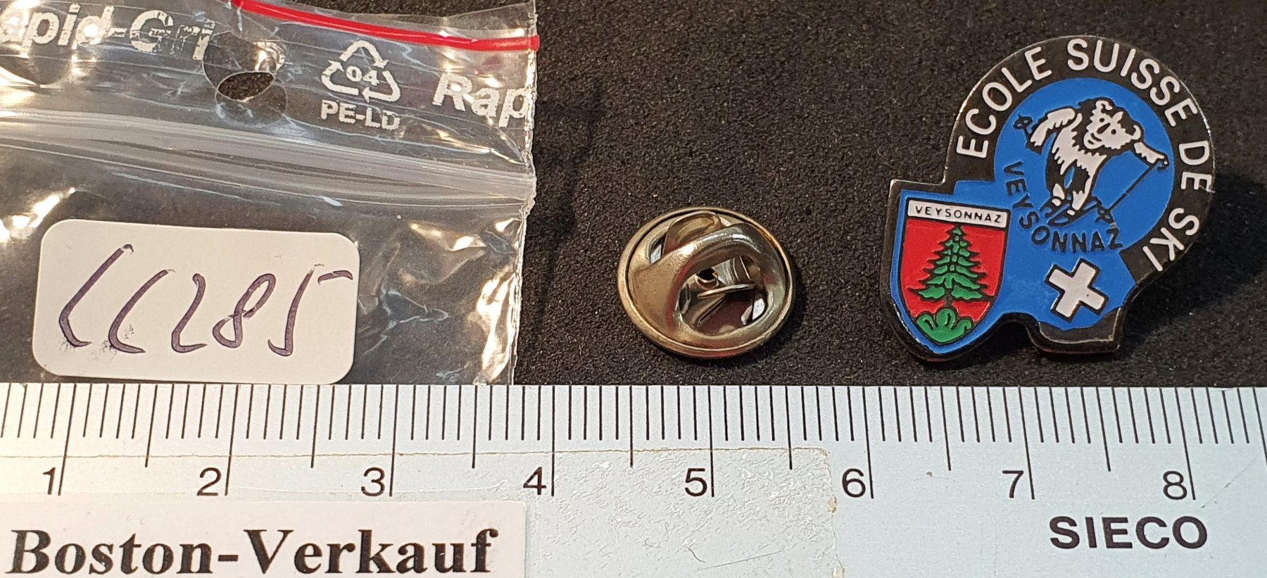 Placchette & Badge: CC285 - Pin Ecole Suisse de Ski Veysonnaz – Usato da Reinach BL venduto da Boston-Verkauf 1