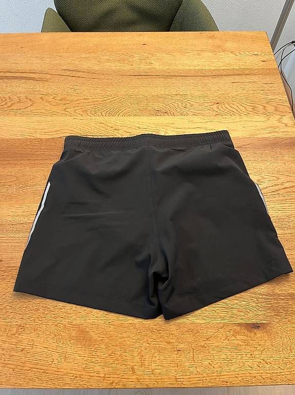 Pantaloni: Kurze Sporthose - NEU - schwarz – Nuovo (secondo la descrizione) da Zürich venduto da K.B123 1