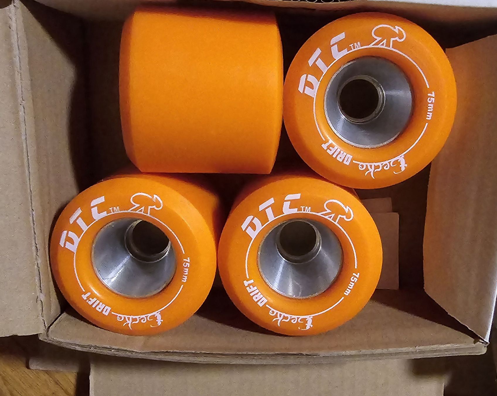 Skateboards: DTC Longboard Wheels – Nuovo e nell'imballaggio originale da nänikon venduto da Gstibu