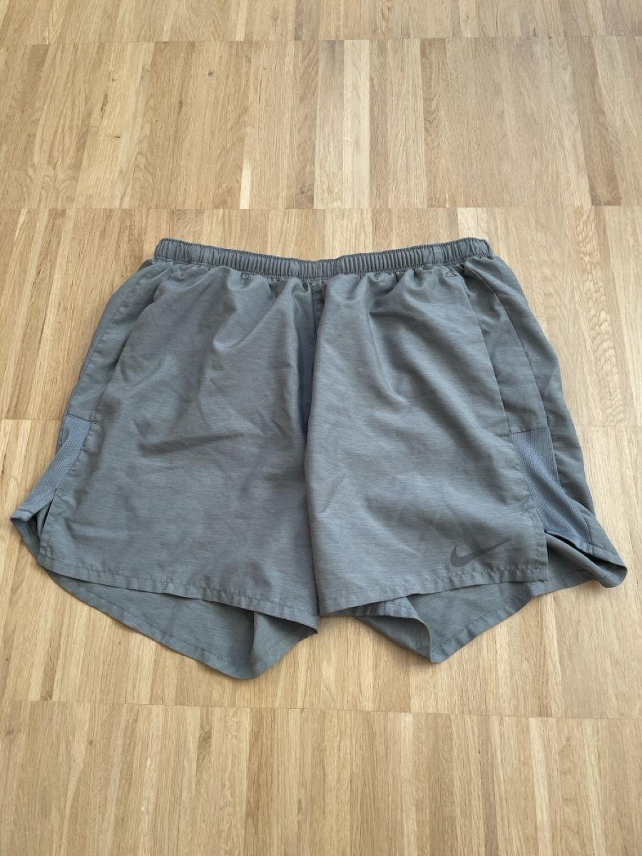 Nike Pantaloni: Nike Running Shorts M – Usato da Oberengstringen venduto da Lor_10An