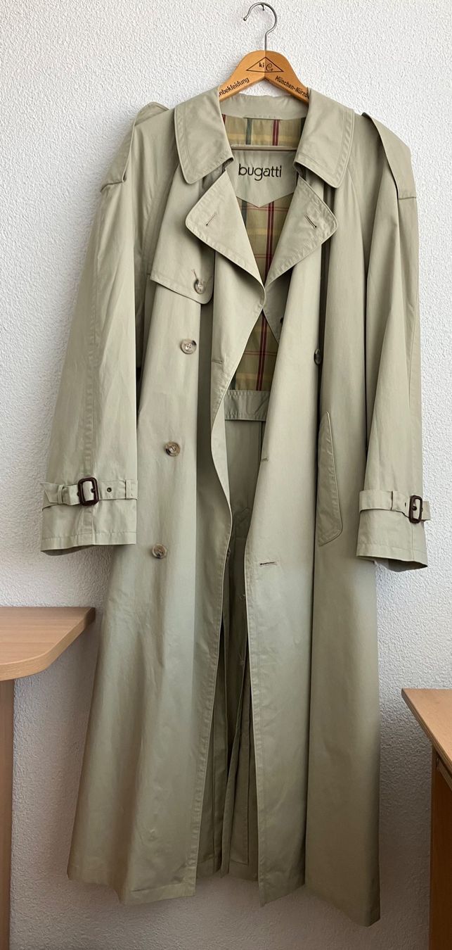 Bugatti Cappotti: Bugatti Trenchcoat, Gr. 52, neuwertig – Usato da Diepoldsau venduto da mabeapt 1