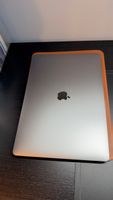 Apple MacBook Pro 15“ (2019), i9, 2.3GHz, 512GB, 16GB + Zub.