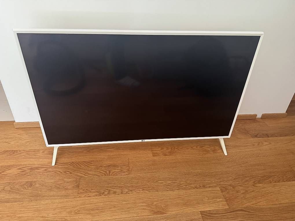 Televisori: TV 49 LG UM Weiss – Usato da Basel venduto da dezin 1