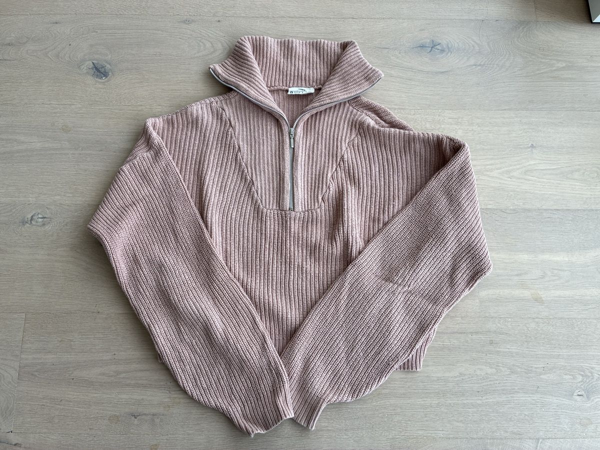 Pullover & Sweatshirts: A lot less Strickpullover – Gebraucht aus St.Gallen von mha_x7cf