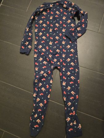 Schlafanzug Gr. 122/128 mit Weihnachtsmotiv
