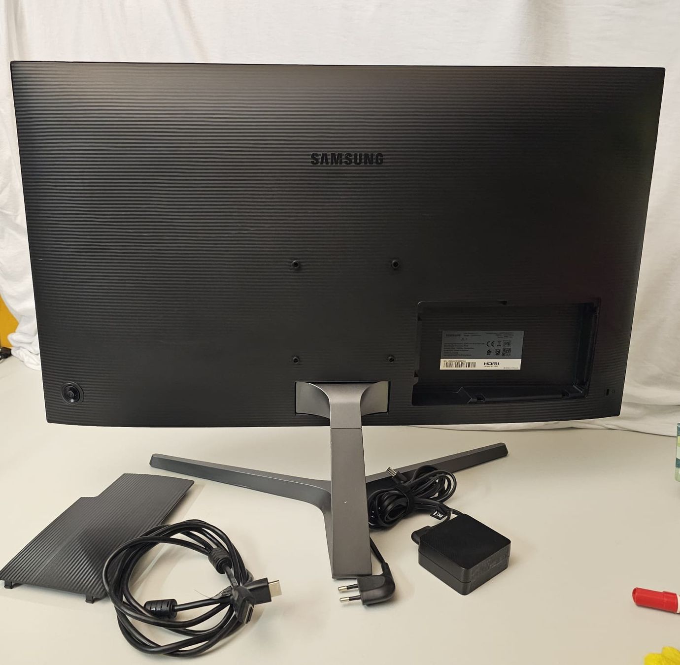 Samsung Monitore: Samsung U28H750UQU 28" 4K‑Monitor – Gebraucht aus Wettingen von bestrox 3