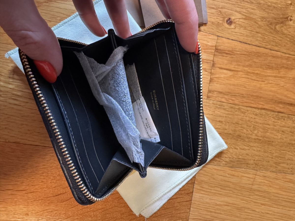 Burberry Portafogli: Burberry Lola zip wallet – Nuovo e nell'imballaggio originale da Delémont venduto da Dolcegera22 4