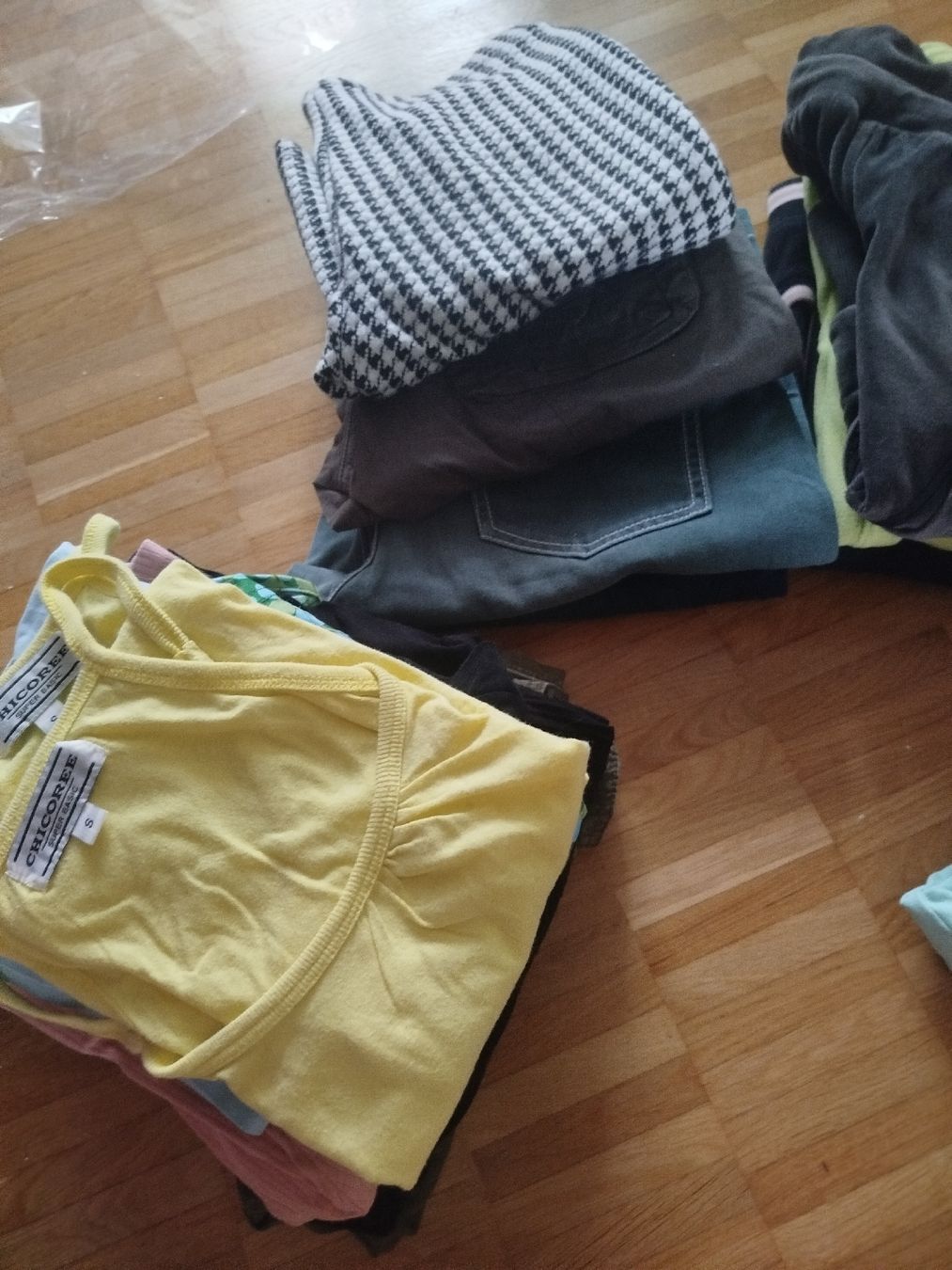 Lotti di vestiti: Kleiderpaket XS /S – Usato da Grellingen venduto da silberjunge 2