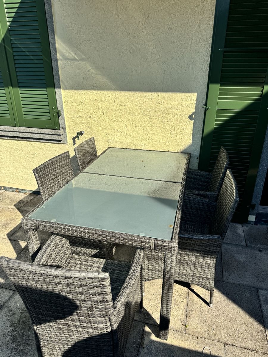 Set di tavolo e panche: Gartentisch mit 6 Stühlen – Usato da Heerbrugg venduto da verkaufat 1