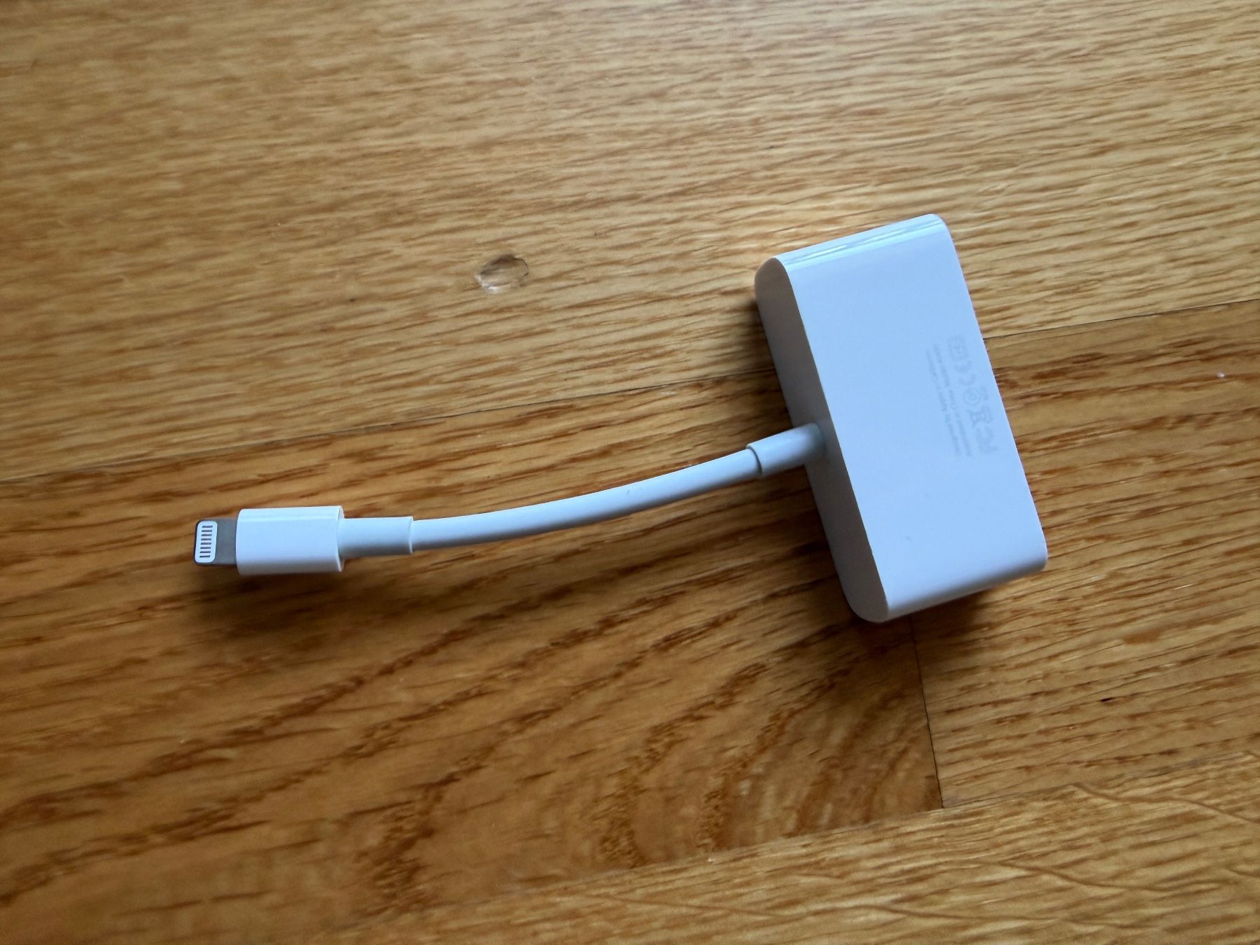 Apple Laufwerke & Adapter: Original Apple Bildschirm-Adapter Lightning zu VGA – Gebraucht aus Basel von durelm 1