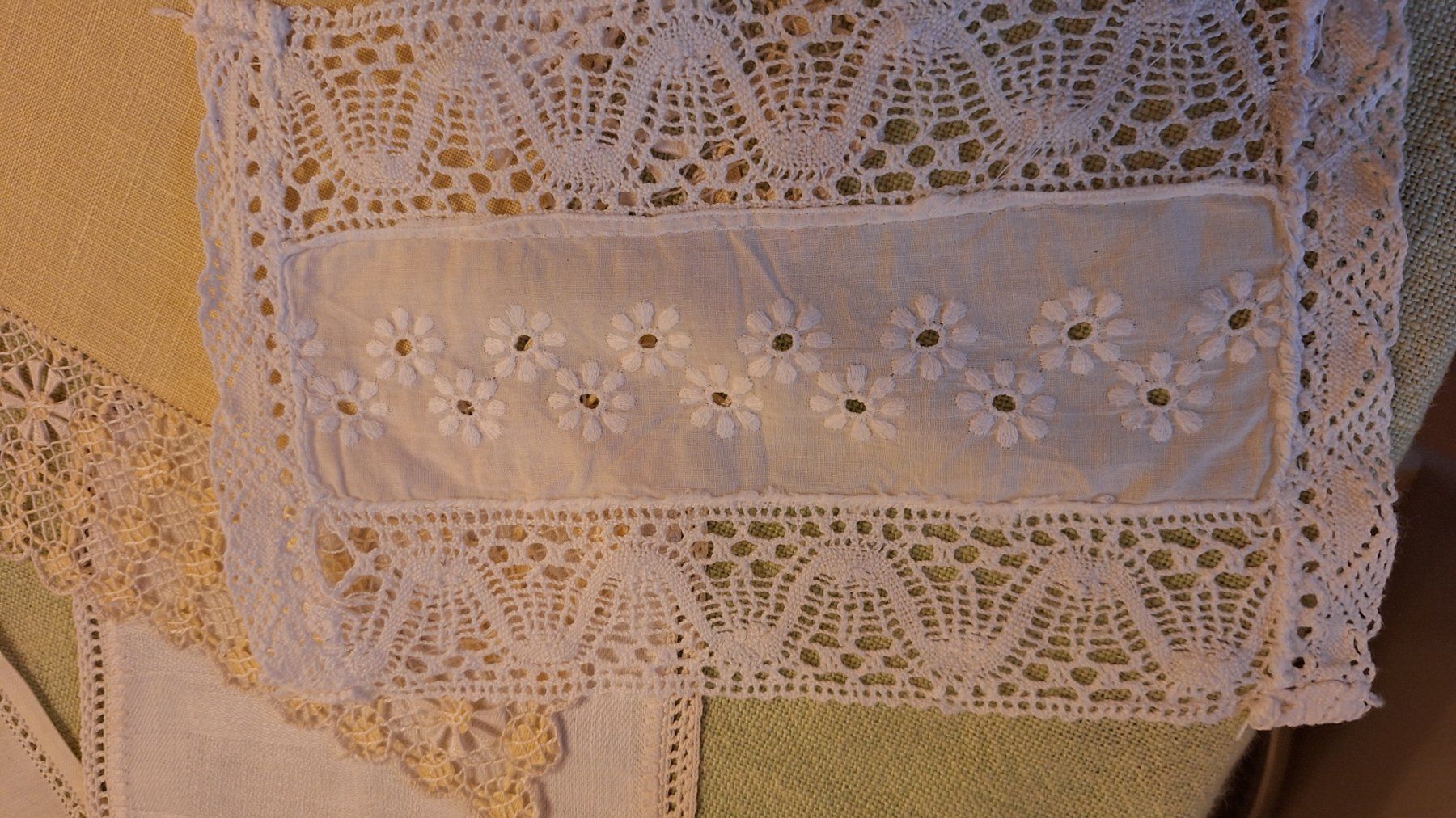 Altra biancheria da tavola: 10 Vintage Platz-Deckelchen ,teils mit Spitze – Usato da Dornach venduto da majo8689 6