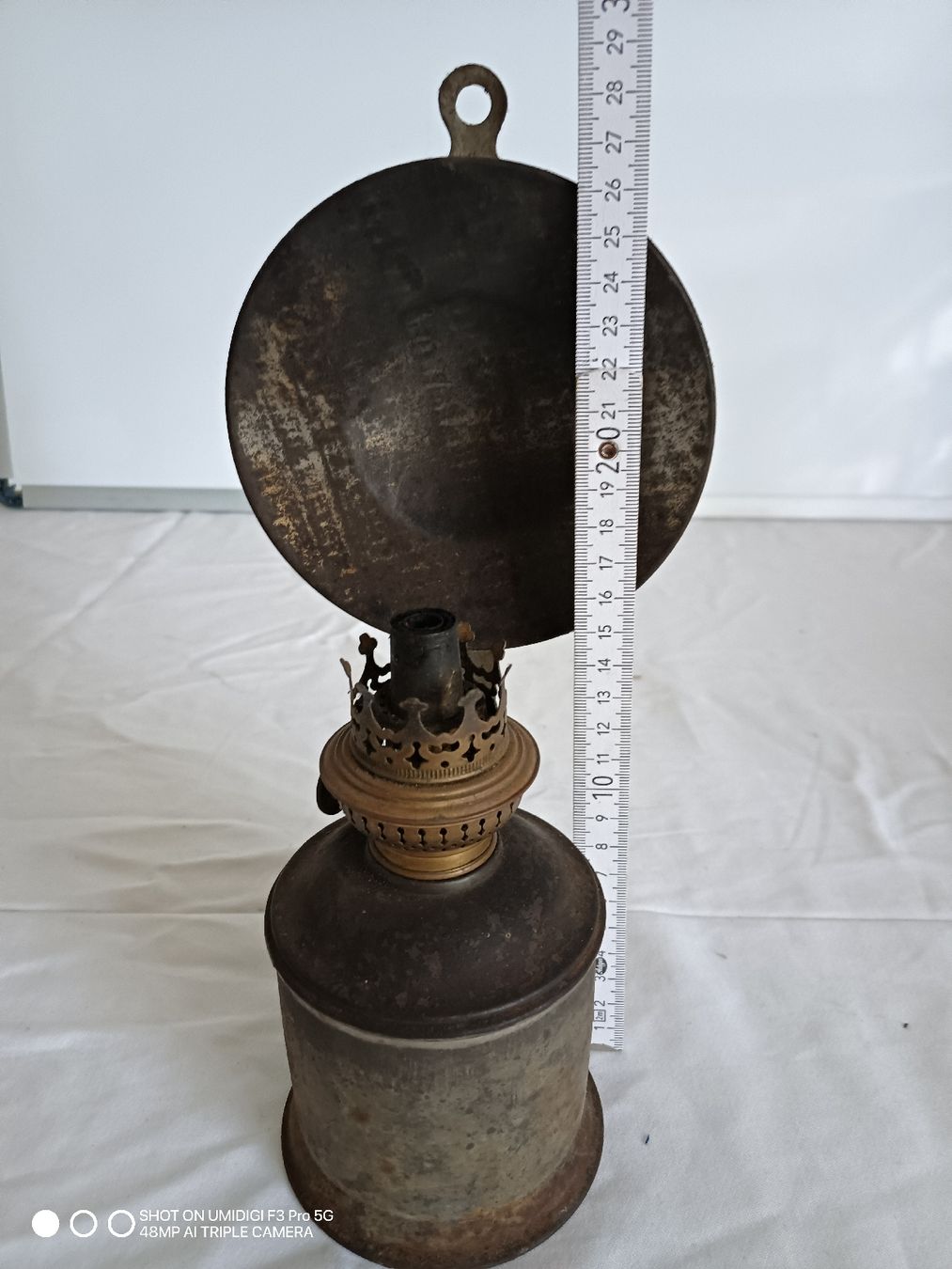 Lampade: Alte Öllampe mit Reflektor, Metall, gebraucht – Usato da Aarwangen venduto da to-hirschi 1