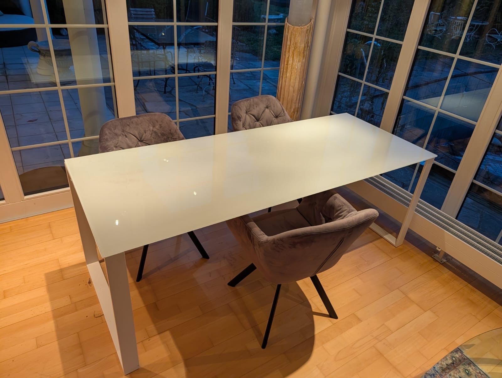 Tische: Tisch weiss mit Glasplatte weiss – Gebraucht aus Zumikon von Celine_1001