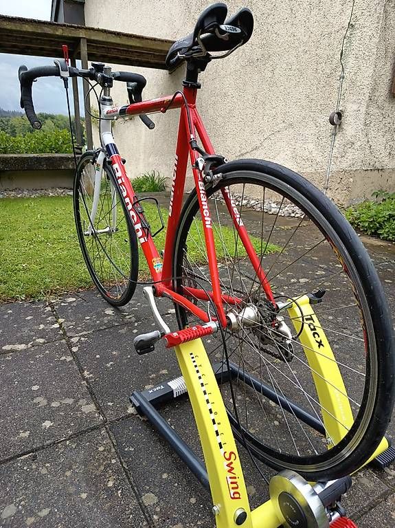 Bianchi Biciclette: Vélo de course Bianchi et home trainer – Usato da Froideville venduto da dji_6kfh