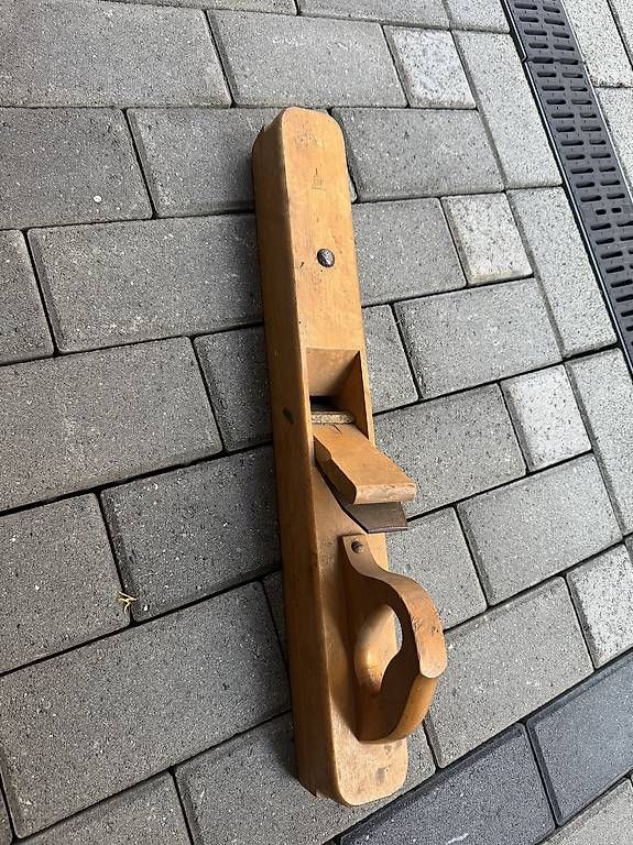 Tutti gli attrezzi: Grosser alter Holzhobel – Usato da Küssnacht am Rigi venduto da rob_y5sl
