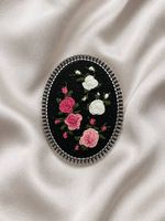 Handgestickte Vintage Brosche mit Rosen