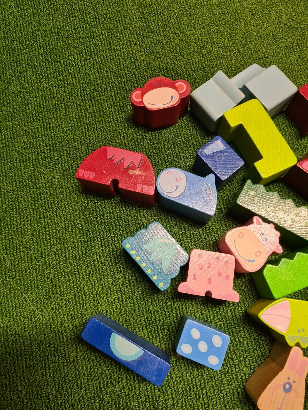 Spielzeuge: Holzbauklötze farbig – Gebraucht aus Sissach von pablum87 1