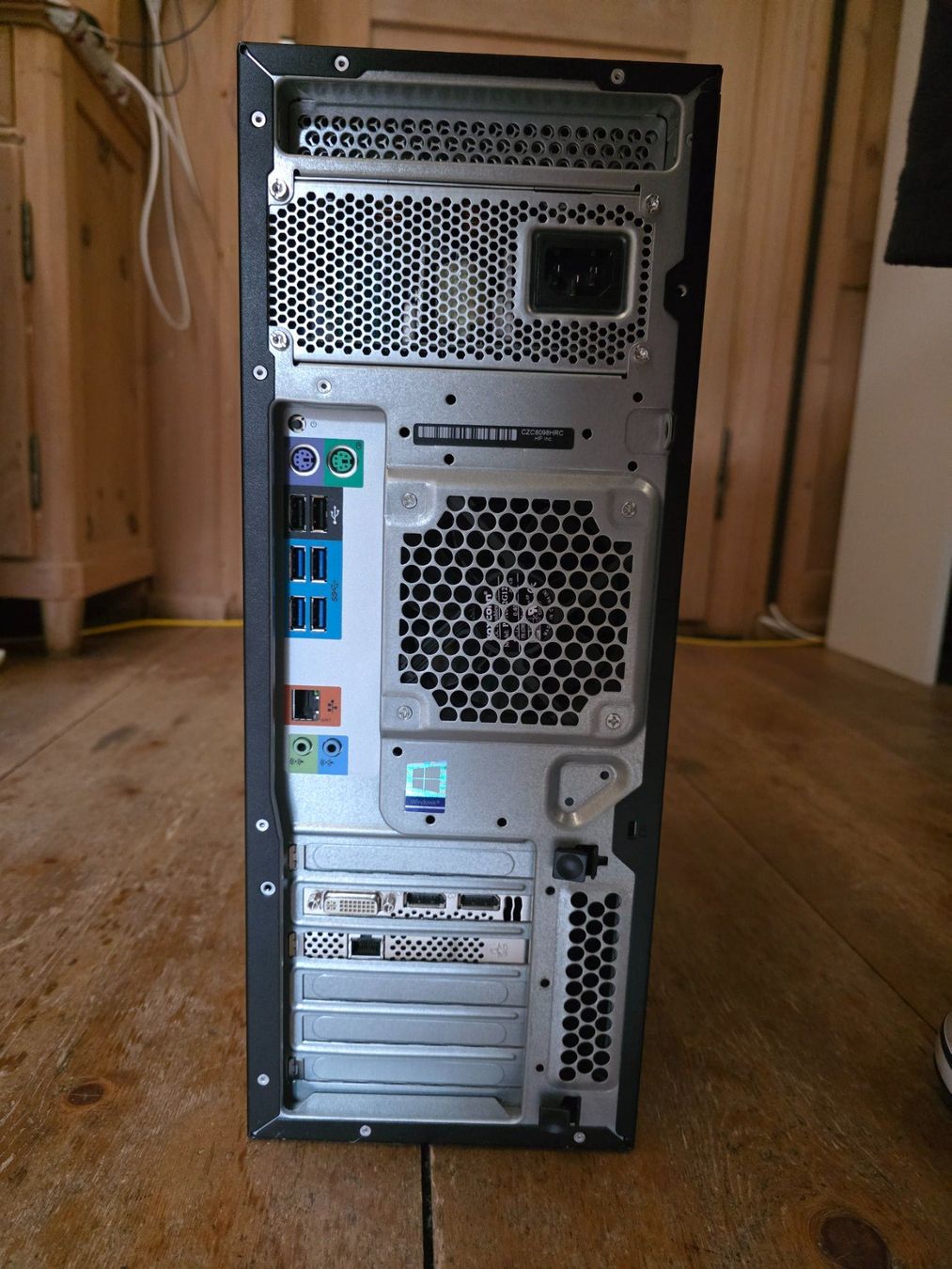 Hewlett Packard PC: HP Z440 Workstation - Intel Xeon E5-1603 v3, 32GB RAM Win 11 – Usato da St. Antönien venduto da easy_seller 1