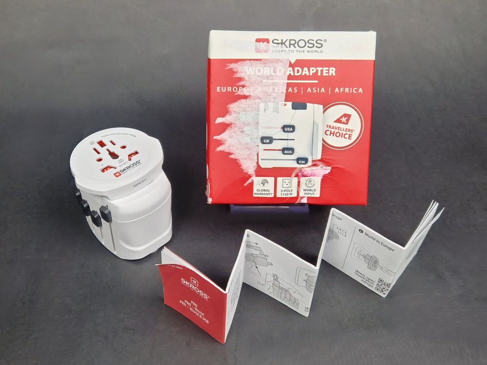 S-Kross Pro World Travel Adapter. With Ground Plugs 7.0 Amp, Wereldstekker