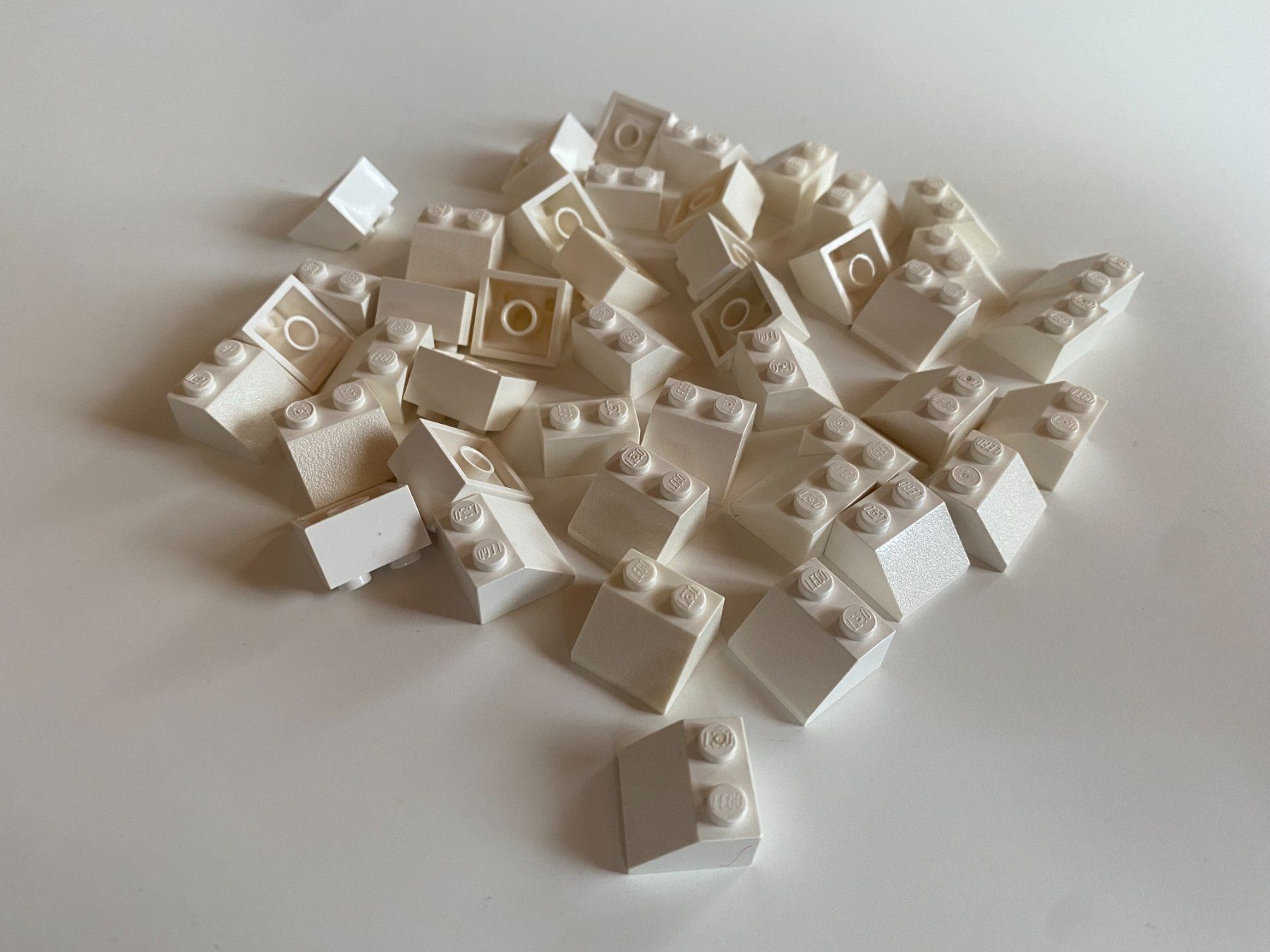 Lego Giocattoli: LEGO - 42 - WEISSE - DACHSTEINE - 2 X 2 – Usato da Gelterkinden venduto da ajdt4