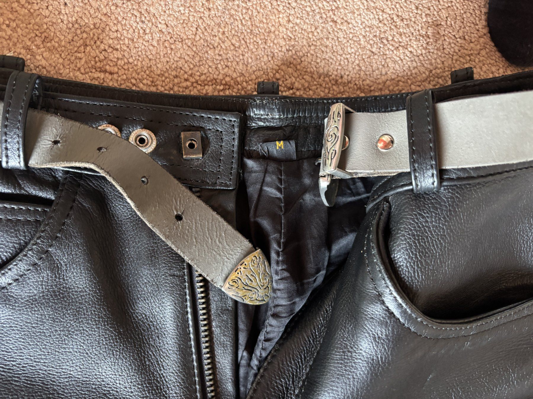 Pantaloni: Leder Schnürjeans Gr.M – Usato da Aadorf venduto da Shecar 2