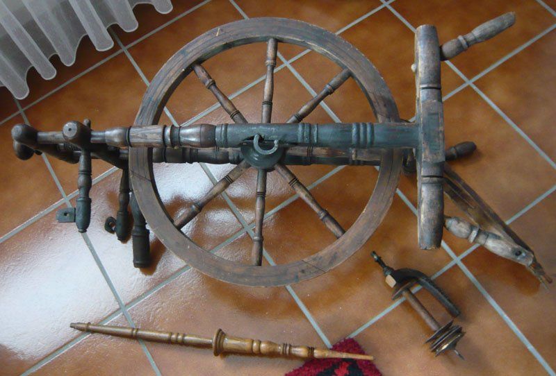Ruote per filare: Spinnrad aus Holz – Difettoso da Ruggell venduto da Btt 1