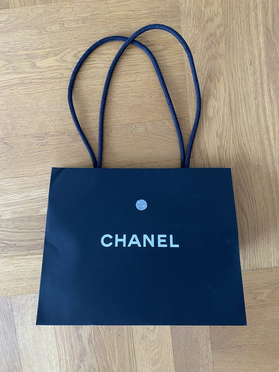 Chanel Borse: Chanel Papiertasche, Geschentasche – Usato da Zürich venduto da blancali
