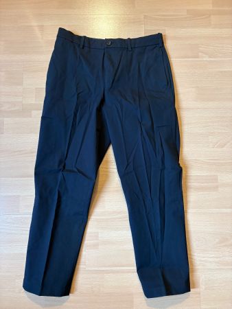 Chinos von Uniqlo, marineblau, Grösse M, Top Zustand!