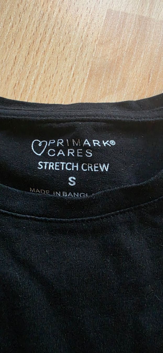 T-Shirts: Schwarzes T-Shirt, Grösse S – Gebraucht aus Niederbipp von Tamara15101995 1