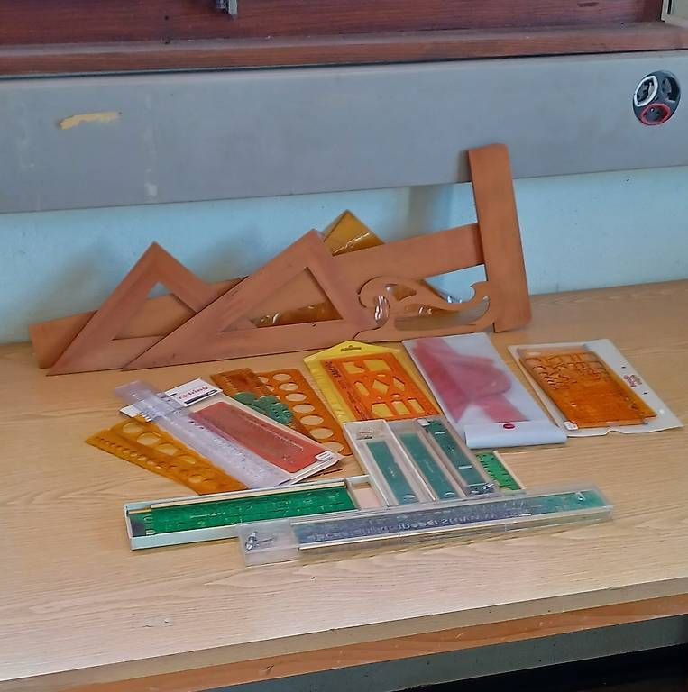 Scrivanie: 2 tables de dessin avec T – Usato da Bretigny-Morrens venduto da LaureLM 4