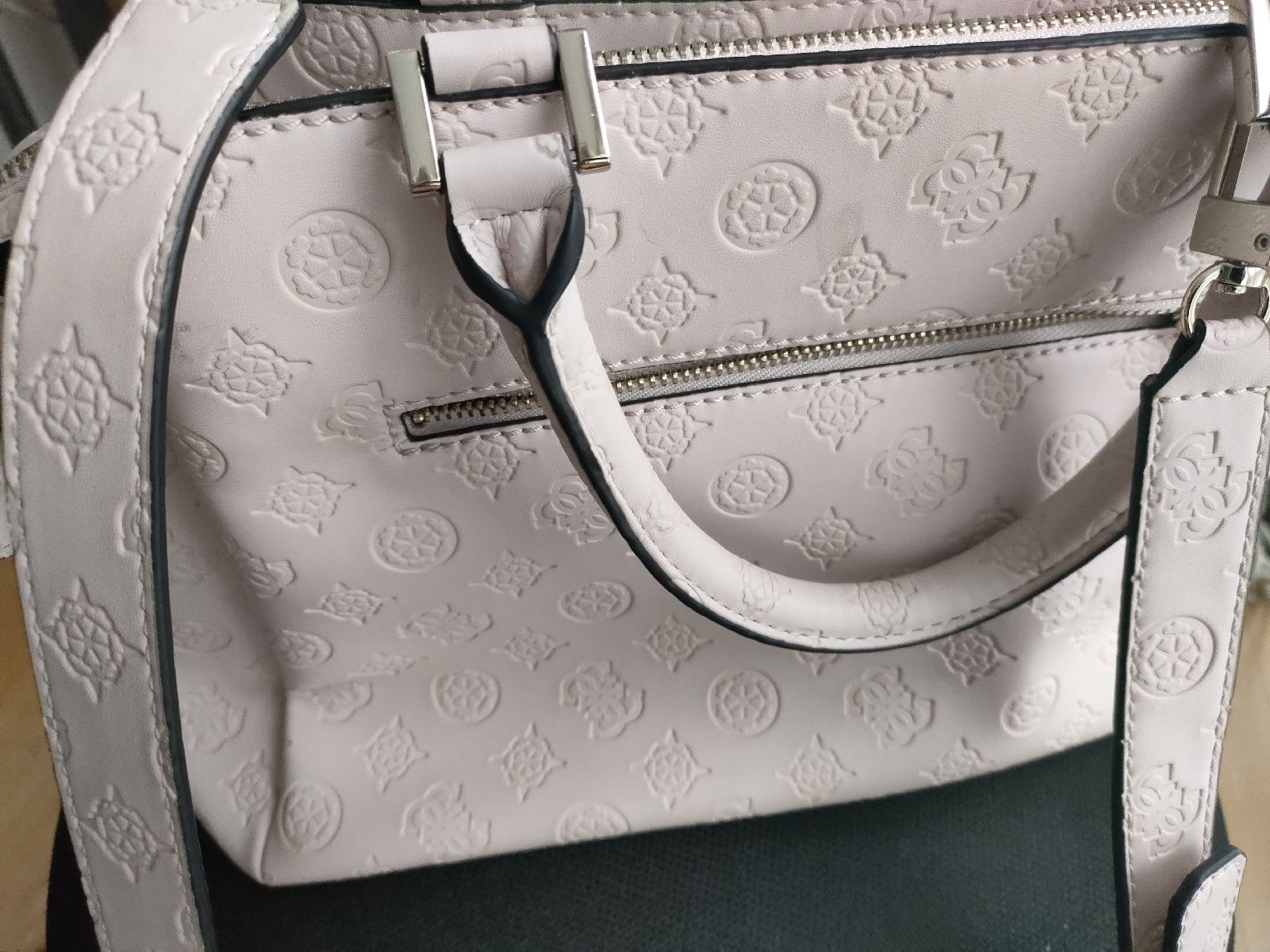 Guess Borse da donna: Guess Handtasche neu – Nuovo (secondo la descrizione) da Brugg AG venduto da Mashaba 2