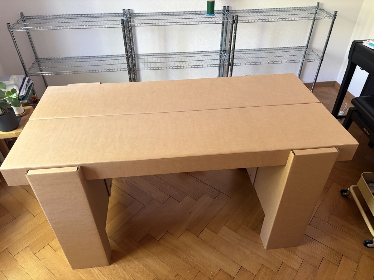 Tables: GRID Karton Tisch Room in a Box – D'occasion à Bern par nin_6qcv 1