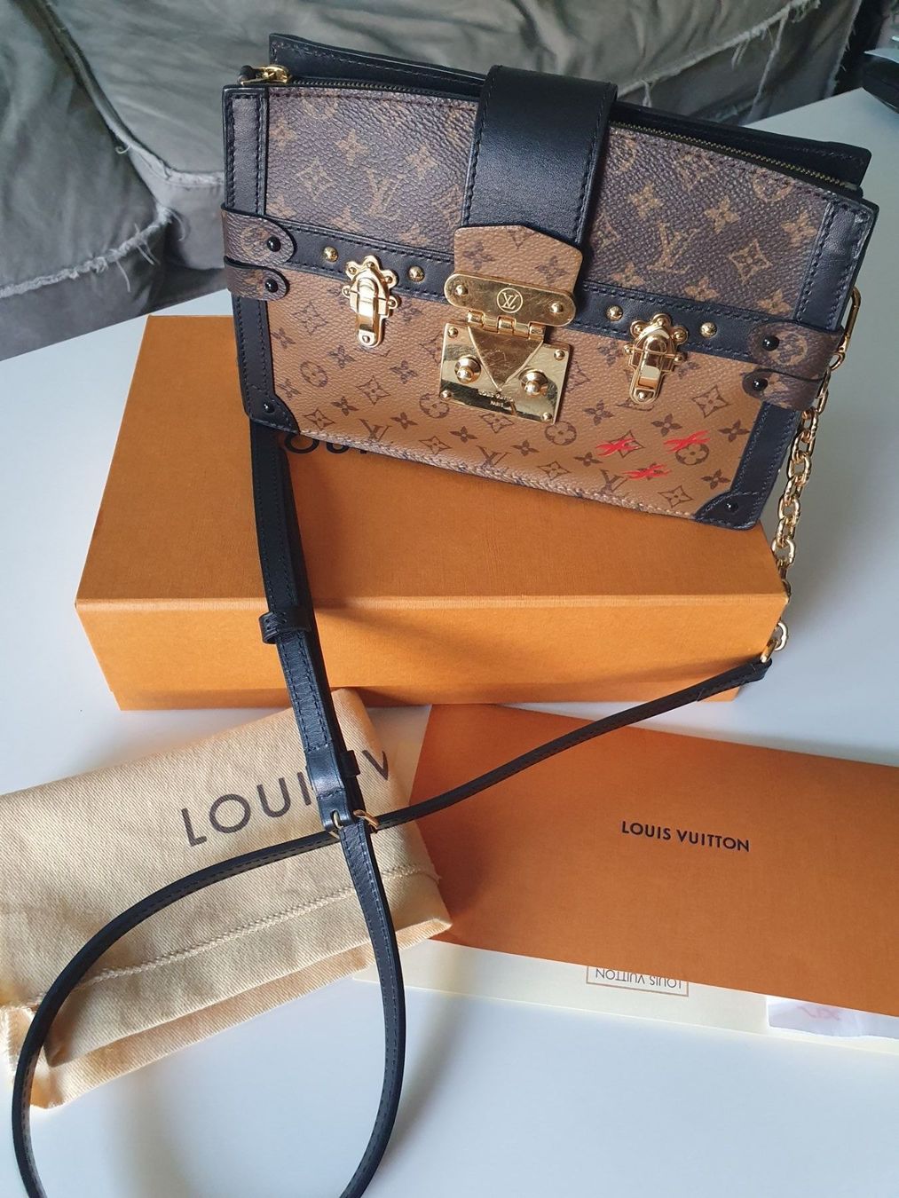 Louis Vuitton Borse da donna: FULLSET Louis Vuitton Trunk Clutch Reverse Canvas Monogram – Usato da Naters venduto da Monika-K
