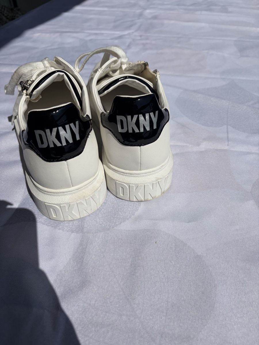 DKNY Damenschuhe: DKNY baskets femmes blanches  – Gebraucht aus Pully von ari_78pk 1