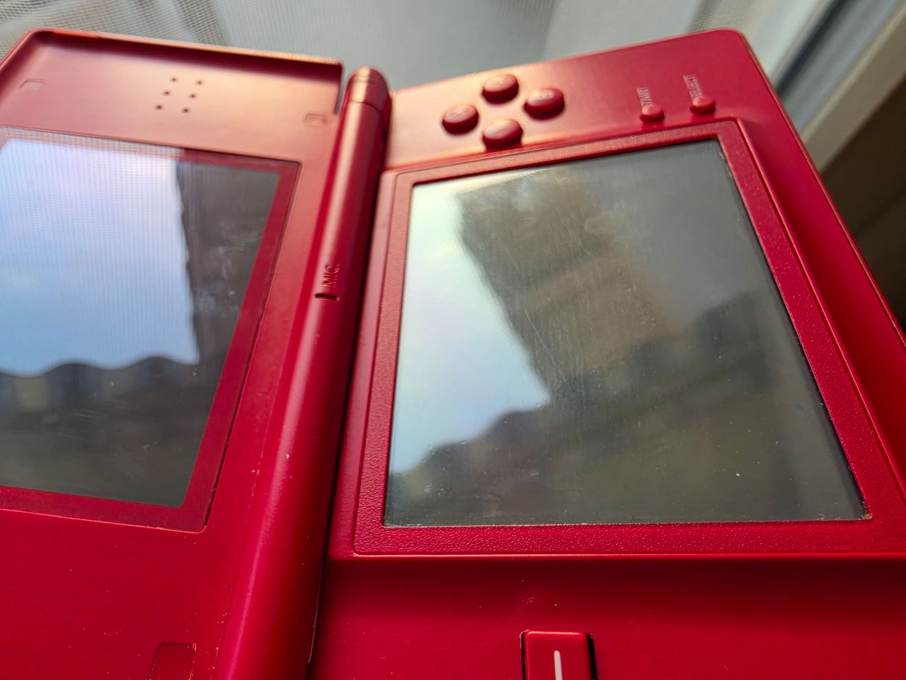 Nintendo Konsolen: Nintendo DS lite in rot – Gebraucht aus Sempach von Knuckles17 2