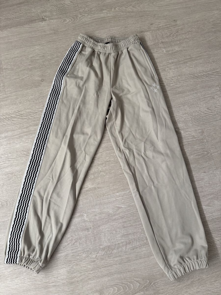 Pantaloni: 99Based Jogginghose – Usato da Eschen venduto da flo_khp5