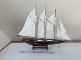 Grosses Segeschiff mit Beibooten & Kajüten