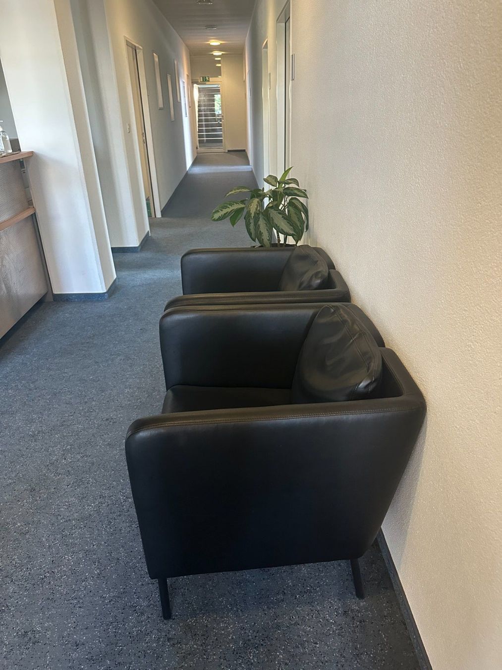 Poltrone: 2 Schwarze Loungesessel /Clubsessel – Usato da Kloten venduto da LifeCore 1