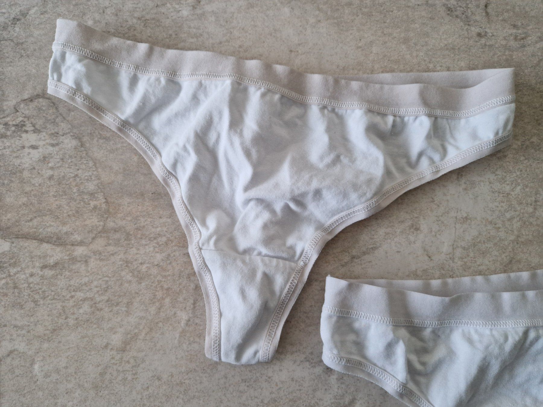 Autres dessous: 2x Damen String weiss, monaril, Grösse L – D'occasion à Niederrohrdorf par Miripfiri 1