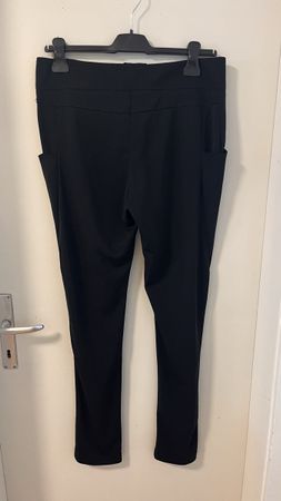 Schicke Kays Stoffhose mit Gürtel, Grösse 38, Schwarz