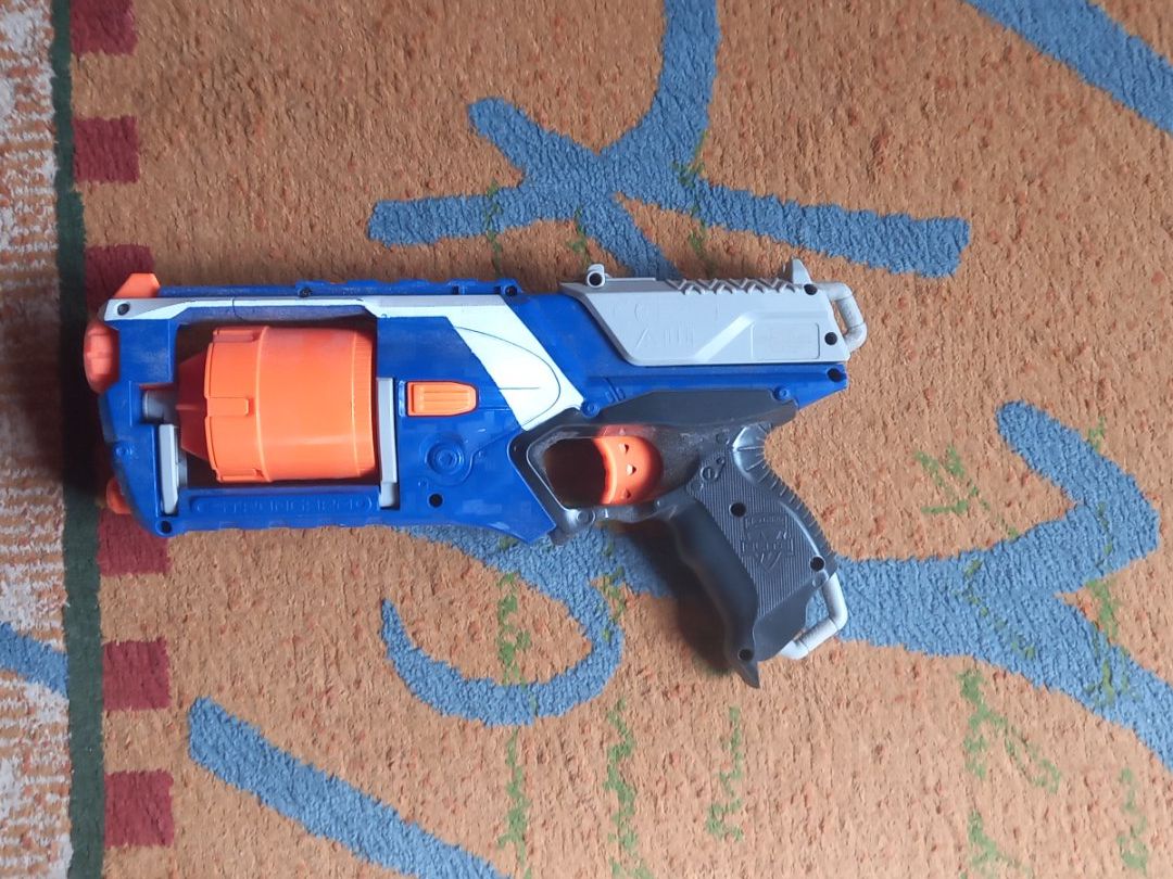 Nerf Spielzeuge: Nerf Blaster Strongarm – Gebraucht aus Unterägeri von ric_cmx2