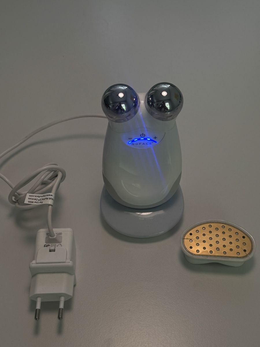 Nuface Cura del viso: NuFace Trinity Facial Toning Device with led light  – Usato da Zürich venduto da Anastasiya_g 5