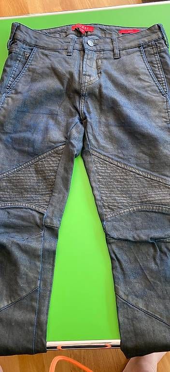 Guess Jeans: Jeans Guess – Usato da Zumikon venduto da ems_6kdb 1
