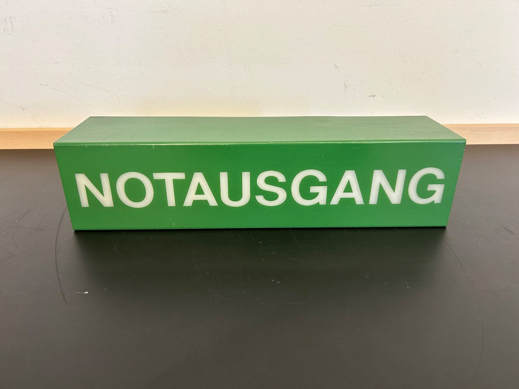 Lampen: Notausgang Leuchte mit Fassung E27 – Gebraucht aus Zürich von LuZ_8005