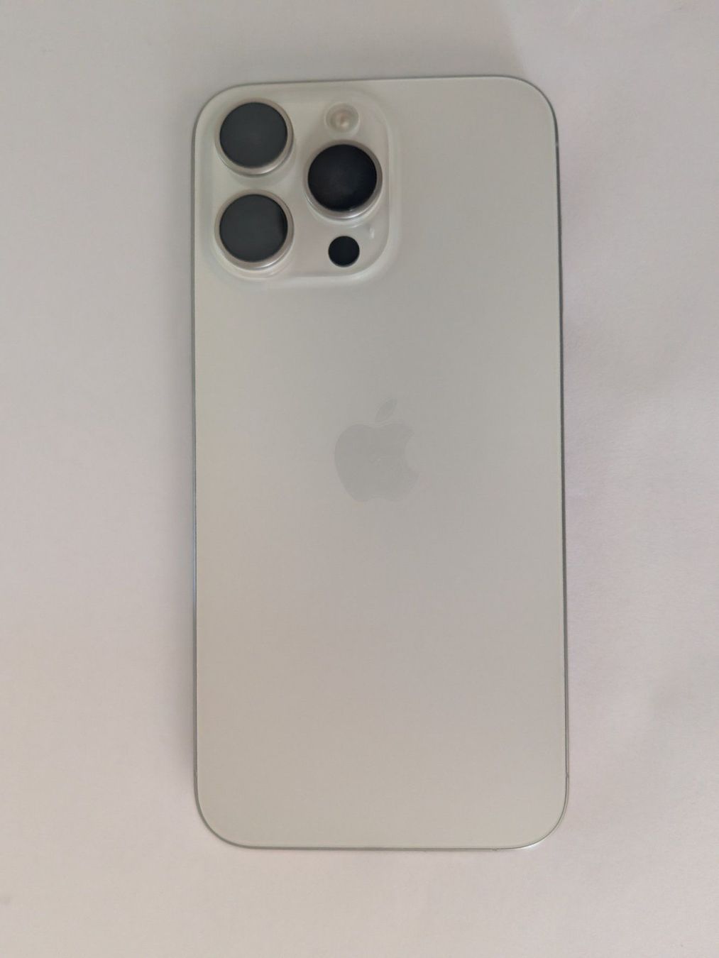Apple Telefoni cellulari / Smartphones: Iphone 15 pro max 256 GB, blanc titane, comme neuf – Nuovo (secondo la descrizione) da vevey venduto da nicbu 1